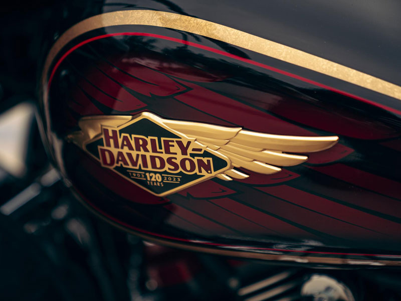 CVO Road Glide Limited mit Adler Art Deco Hot Stuff Harley-Davidson Salzburg